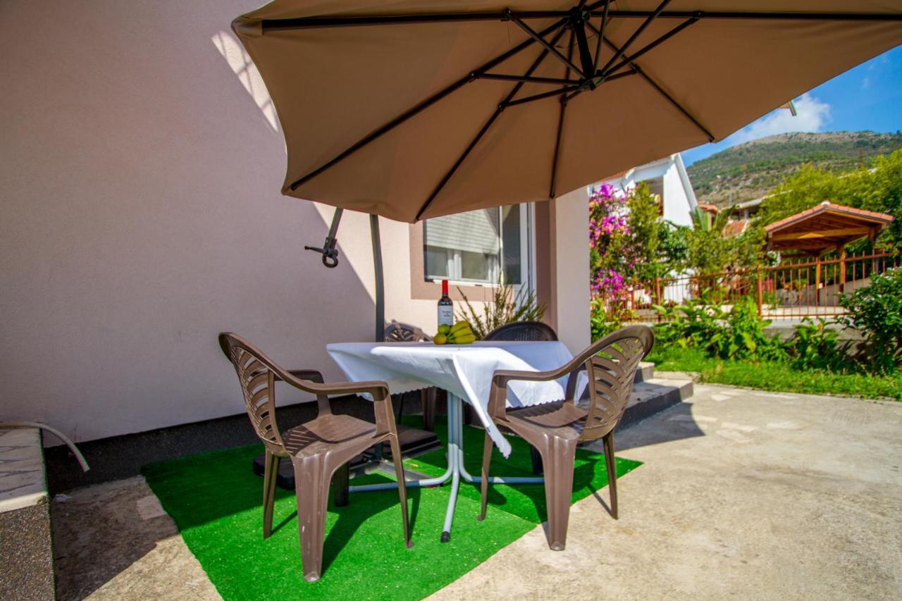 Belane Apartments Тиват Екстериор снимка