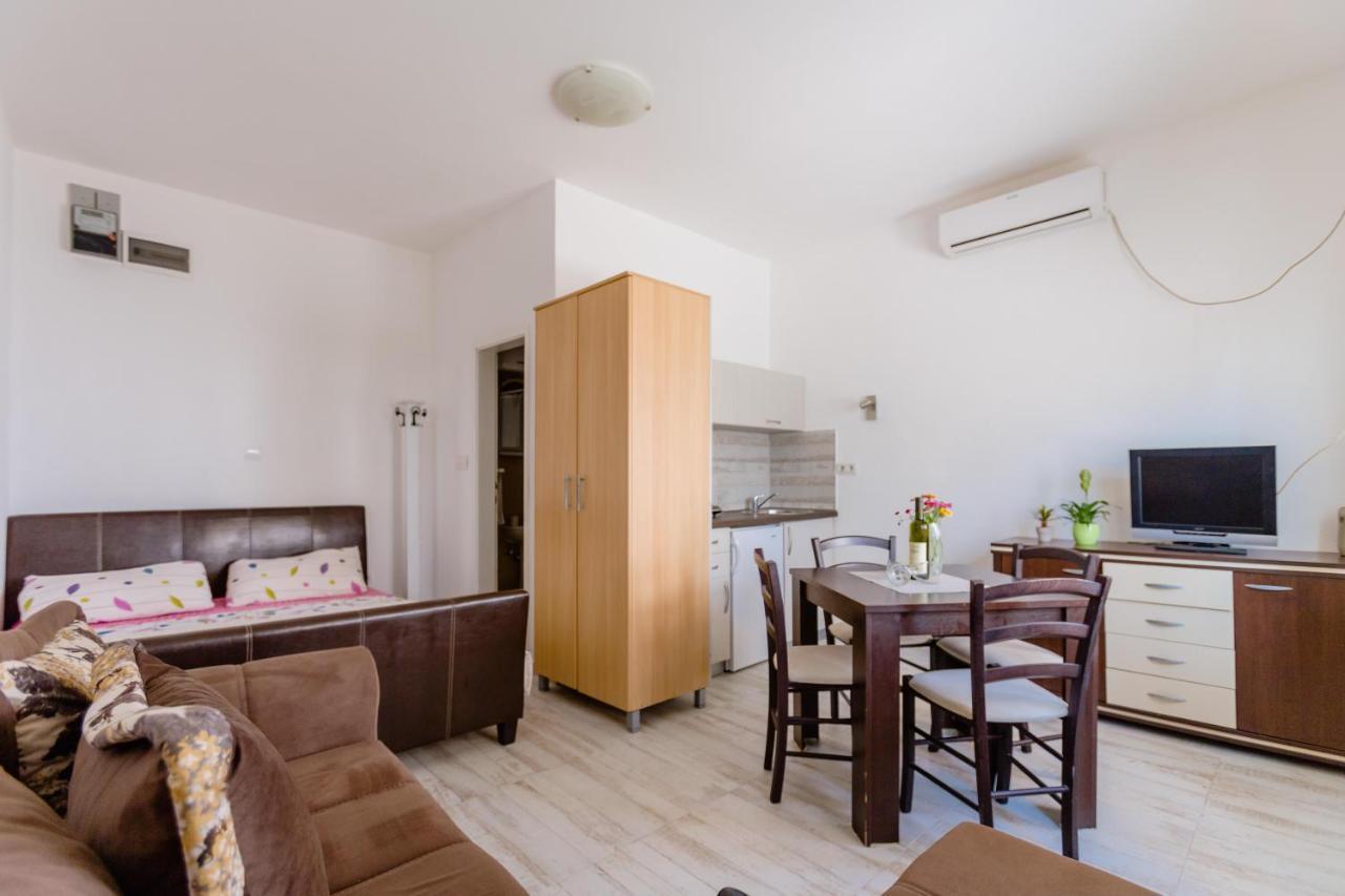 Belane Apartments Тиват Екстериор снимка