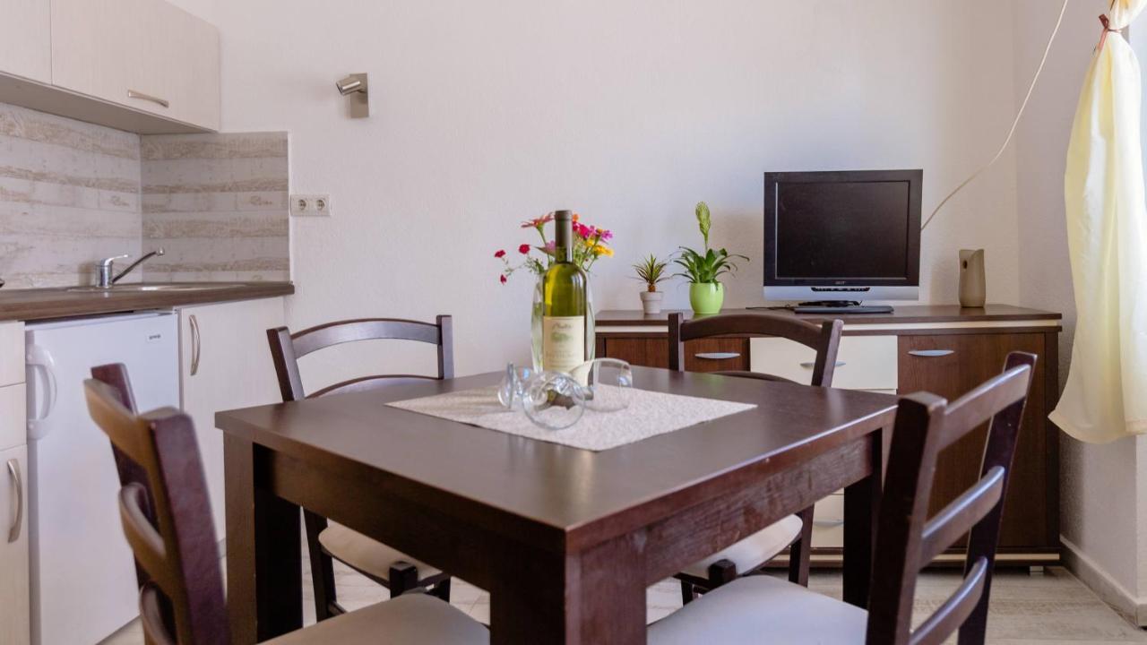 Belane Apartments Тиват Екстериор снимка