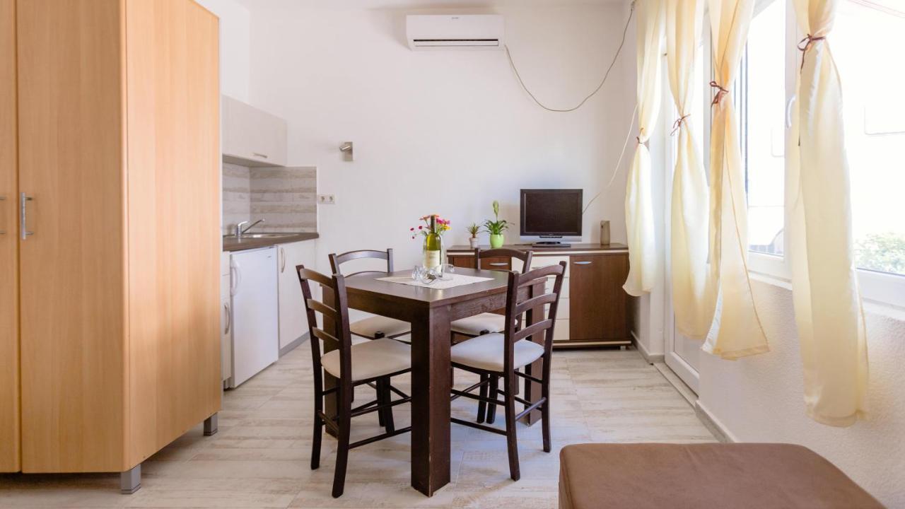 Belane Apartments Тиват Екстериор снимка