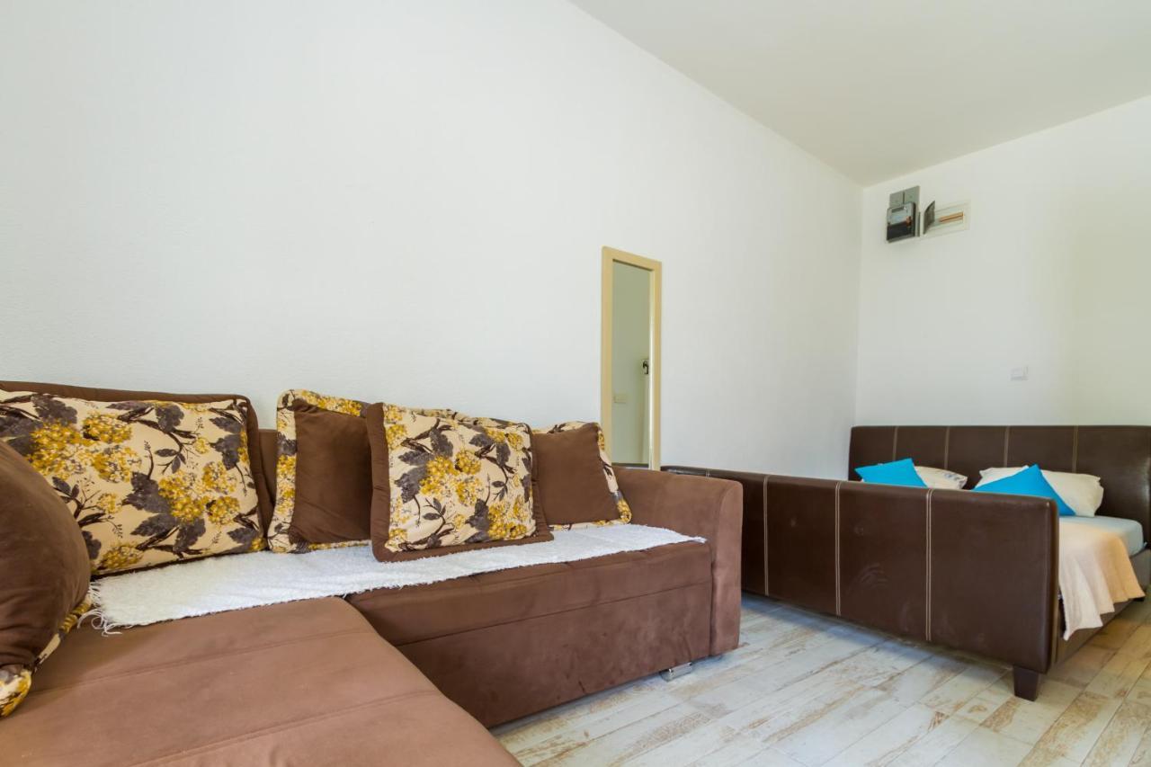 Belane Apartments Тиват Екстериор снимка