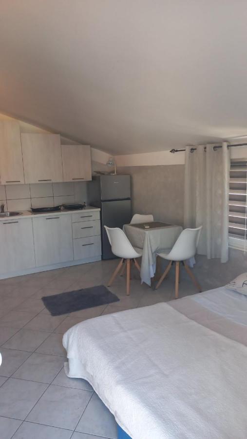 Belane Apartments Тиват Екстериор снимка