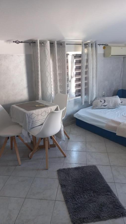 Belane Apartments Тиват Екстериор снимка