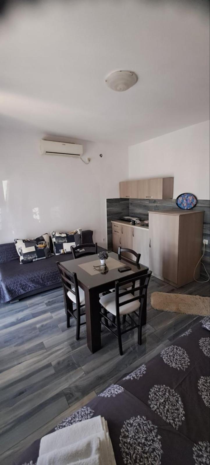 Belane Apartments Тиват Екстериор снимка