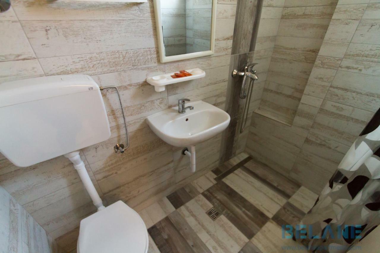 Belane Apartments Тиват Екстериор снимка